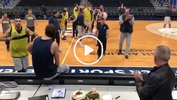 Fenerbahçe antrenmanında doğum günü sürprizi
