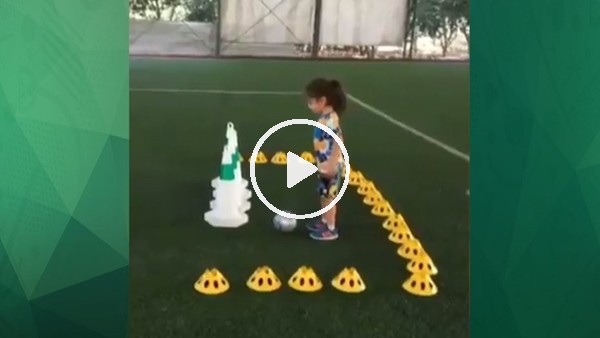 Minik yetenek attığı golle pes dedirtti!