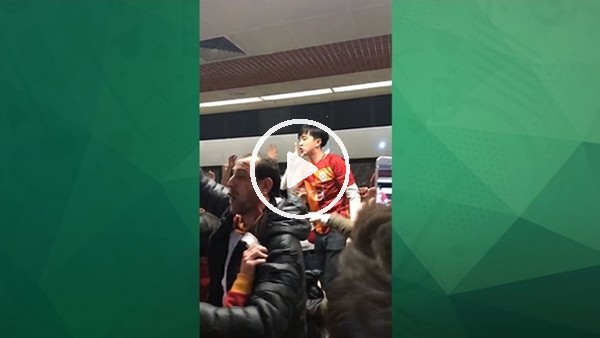 Japon taraftarı, Galatasaray antrenmanı sonrası üçlü çektirdi
