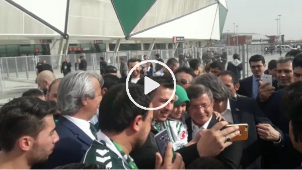 Konya'da Ahmet Davutoğlu'na büyük ilgi