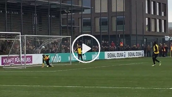 Usain Bolt kaleciyi  ters köşeye yatırdı