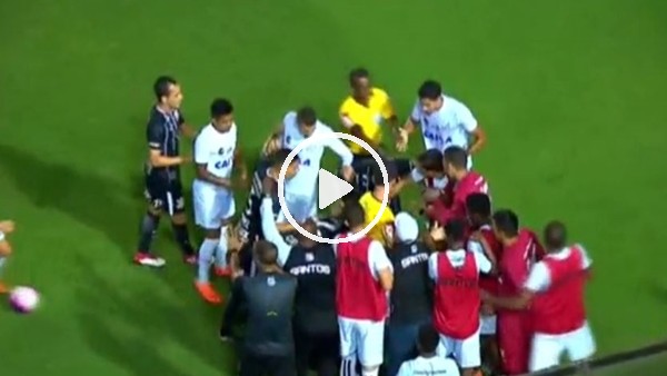 Kendisini tutamayıp yedek kulübesine daldı!