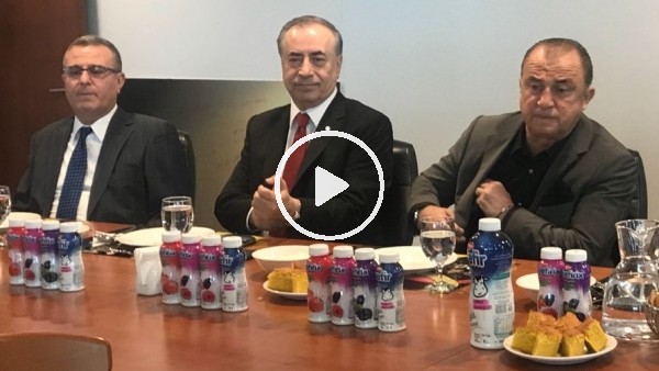 Mustafa Cengiz ve Fatih Terim basın mensuplarıyla bir arada