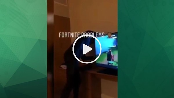 Genç forvet oyun konsoluna kızınca!