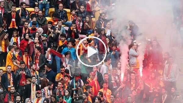 Galatataray taraftarı takımlarına destek için antrenmanda 