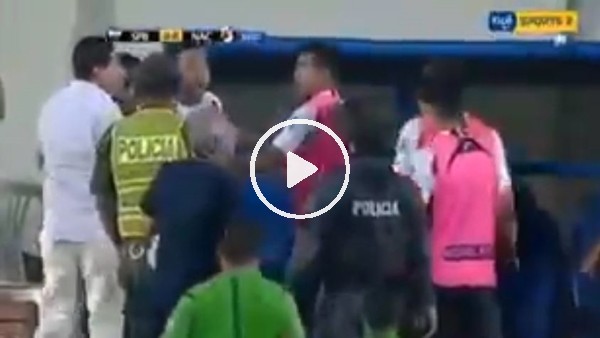 Bolivye Ligi'nde futbolcu teknik direktörün üzerine yürüdü