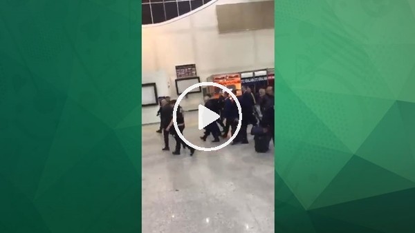 Sivas'ta Aziz Yıldırım'a tepki! "Müteahitsin sen, arsa al futbolcu alma"