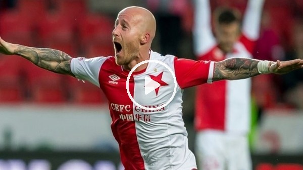 Stoch kaleciyi frikikten avladı