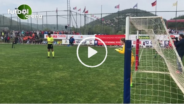 U12 İzmir Cup'ta kız kaleciden penaltı kurtarışı