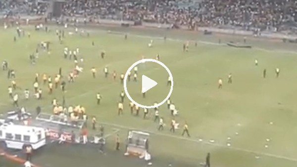 Güney Afrika Kupası'nda saha bir anda karıştı!