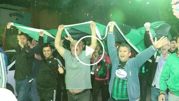 Akhisarspor taraftarı sokaklara döküldü