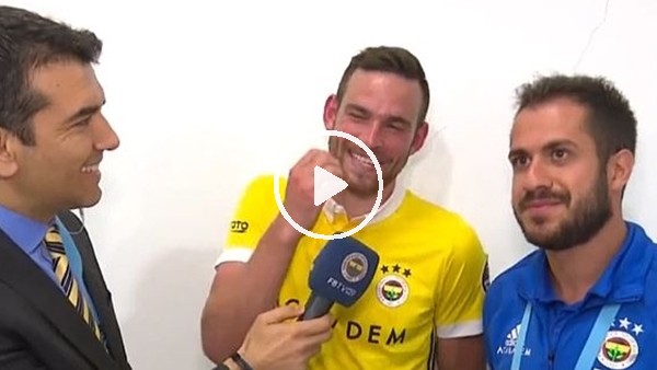 Janssen maç sonu röportajında zor anlar yaşadı