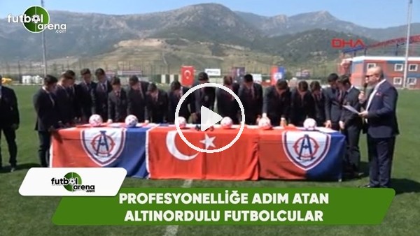 Profesyonelliğe adım atan Altınordulu futbolcular...