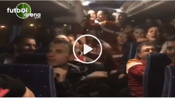 Galatasaraylı bayan voleybolculardan tezahürat