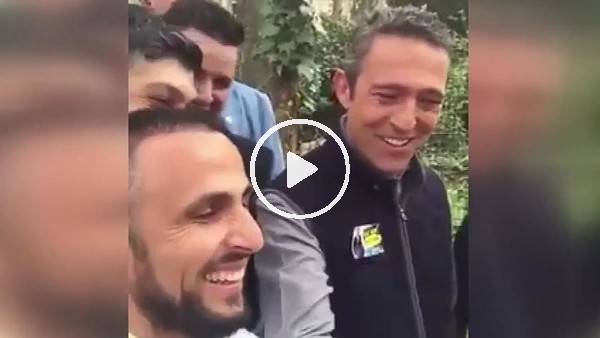 Ali Koç, taraftarlarla tezahürat yaptı