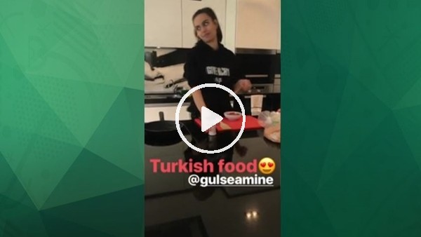 Mesut Özil ve Amine Gülşe'nin menemen keyfi