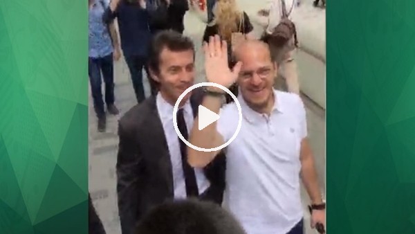 Galatasaraylı eski futbolcular Taksim'de buluştu!