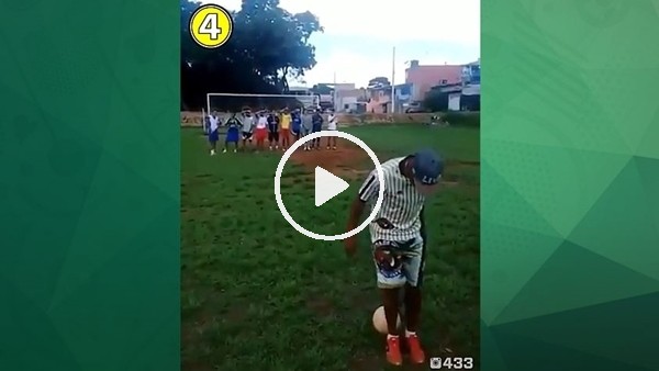 Topuğuyla frikikten muazzam gol attı