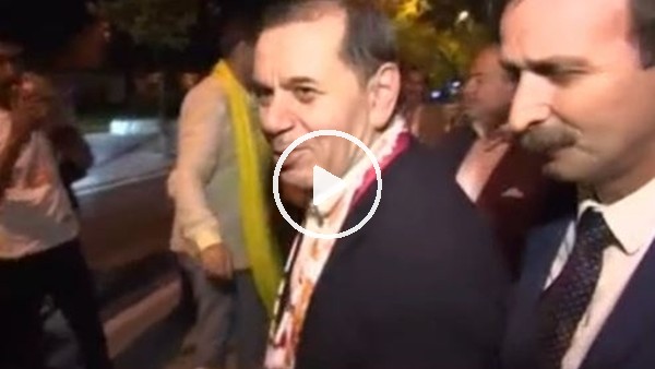  Dursun Özbek'ten davulcuya bahşiş