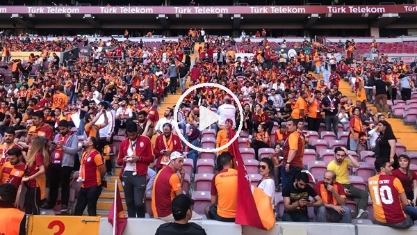 Galatasaray şampiyonluk kupasını kaldırdı