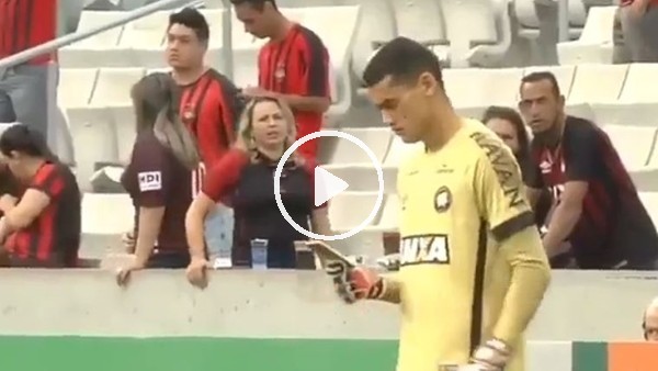 Maç başlarken İnstagram'da takılan kaleci!