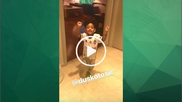 Noah'ın Tosic ve Adriano'nun gollerinden sonra sevinci