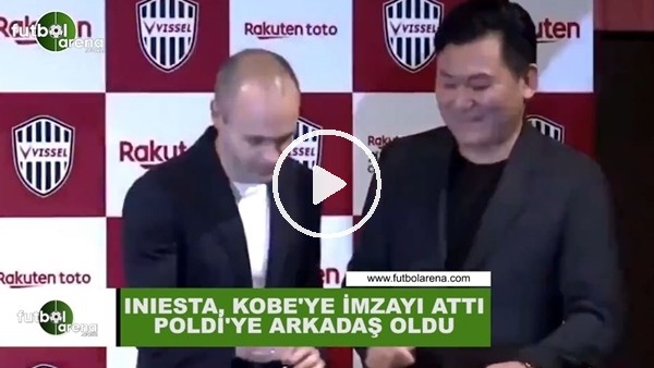 Andreas Iniesta, Kobe'ye imza attı, Podolski'ye arkadaş oldu