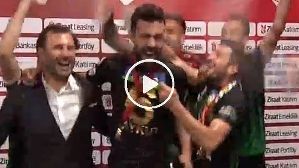 Okan Buruk canlı yayında sulu sürpriz