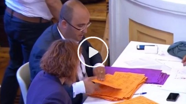 Galatasaray'da oy sayımı yapılıyor