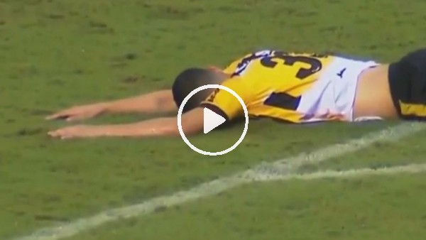 Kendi kalesine attığı golle büyük üzüntü yaşadı!