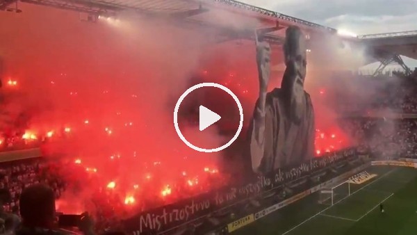 Legia Warşova tribünlerinde muhteşem koreografi