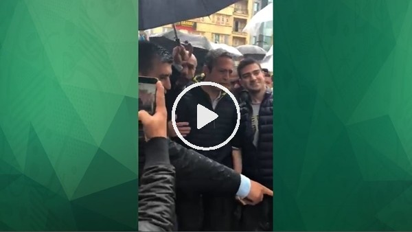 Ali Koç, Kadıköy sokaklarında taraftarlarla yürüyüşte!
