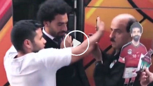 Salah'tan elini omzuna koyan taraftara tepki