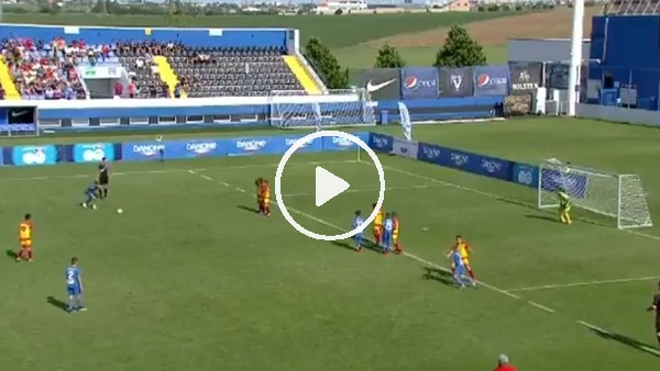 Hagi'nin minik  öğrencisinden muhteşem frikik golü