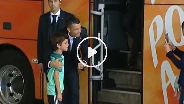  Cristiano Ronaldo, kendisi için ağlayan minik hayranını teselli etti