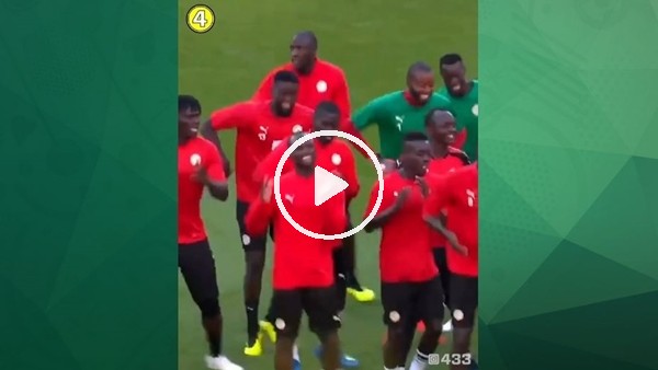 Senegalli futbolcuların keyfi yerinde