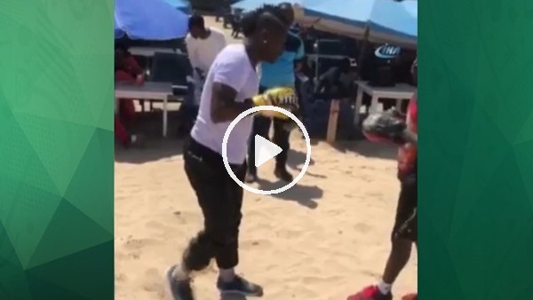 Asamoah Gyan'dan yumruk şov!