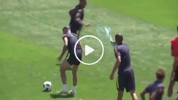 Coutinho'ya yumurtalı kutlama!