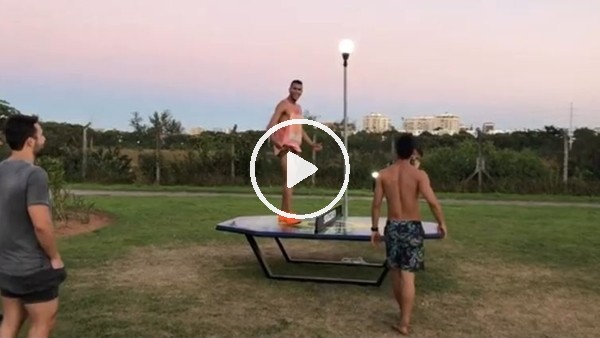 Josef ve arkadaşlarından ayak tenisi