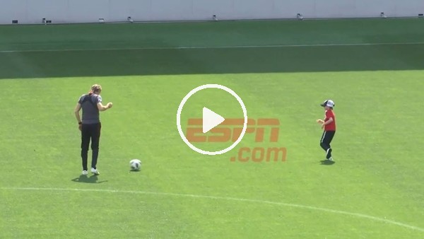 Dede torun sahada top oynadılar