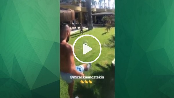 Yasin Öztekin oğlunu yetiştiriyor