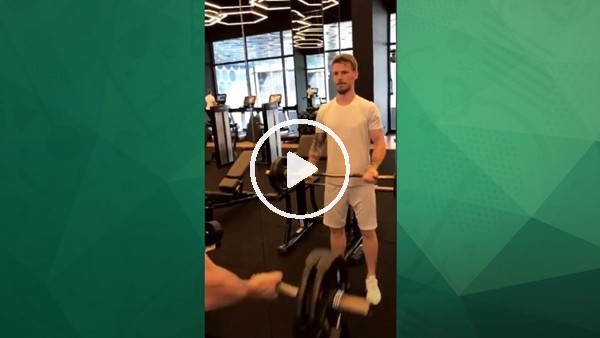 Serdar Aziz çalışmayı bırakmıyor