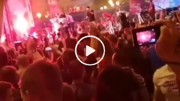 Hırvat taraftarlar zafer sarhoşu!