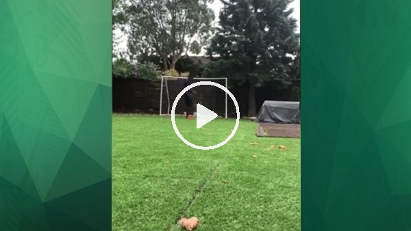 Emenike futbola geri döndü