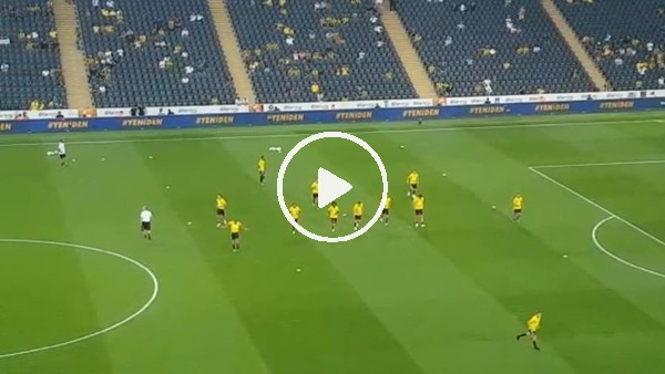 Kadıköy'de Robin van Persie'ye hem destek hem tepki