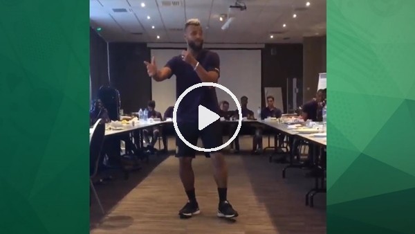 John Bostock'tan Michael Jackson taklidi