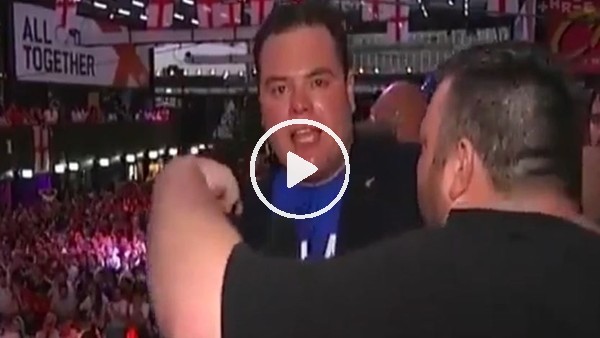 İngiliz taraftarlar muhabire saldırdı