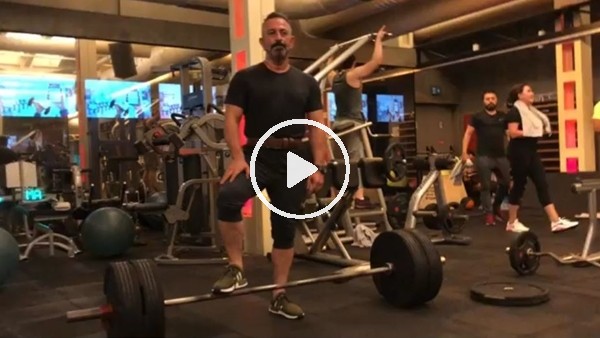 Cem Yılmaz formunu koruyor