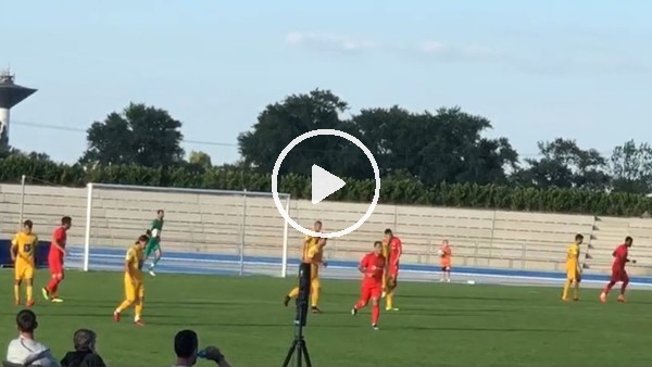 Ryan Babel'in şutu kalecide kaldı