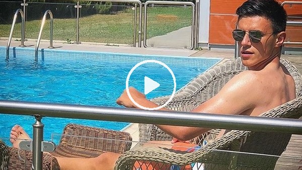 Eljif Elmas'ın müzik keyfi...